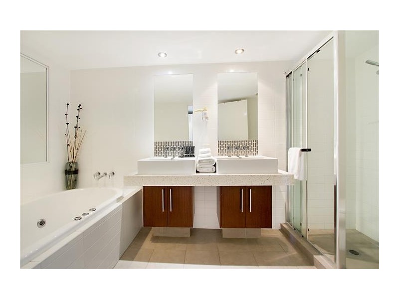 18 Fern Street, Surfers Paradise QLD 4217