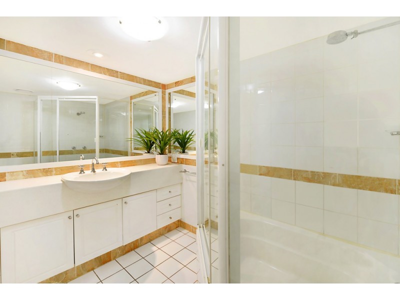 4 Northcliffe Terrace, Surfers Paradise QLD 4217