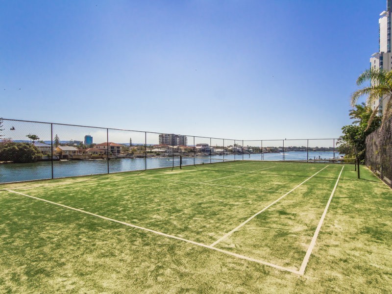 2 Riverview Cres, Surfers Paradise QLD 4217