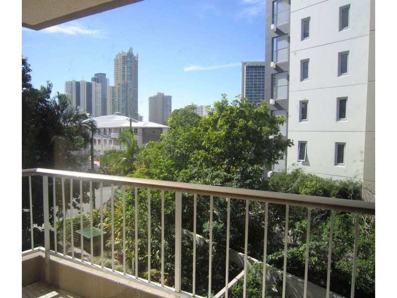 3 Oak Avenue, Surfers Paradise QLD 4217