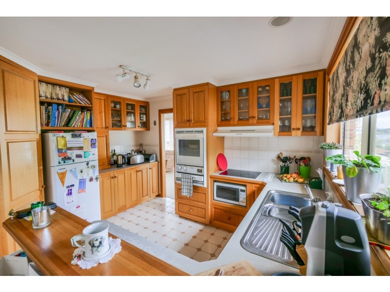 1 Beaujolais Court, Berriedale TAS 7011