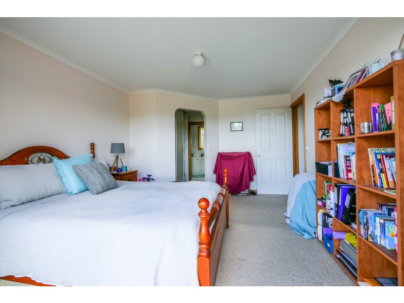 1 Beaujolais Court, Berriedale TAS 7011