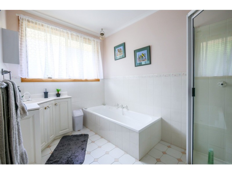 1 Beaujolais Court, Berriedale TAS 7011