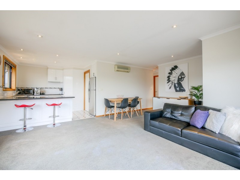 3/2 Sandringham Place, Howrah TAS 7018