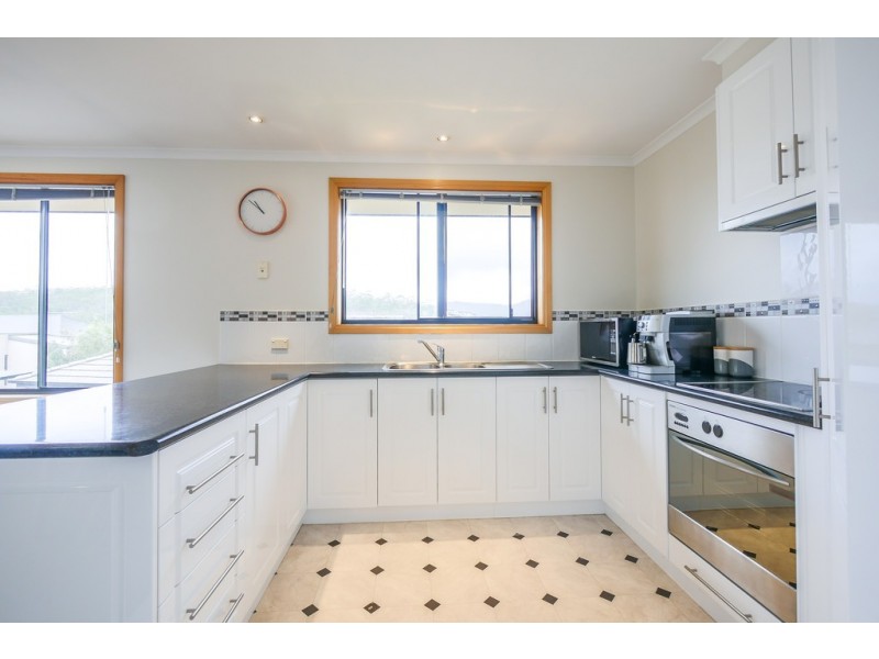 3/2 Sandringham Place, Howrah TAS 7018