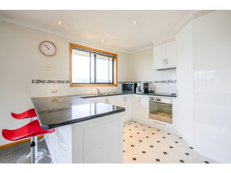 3/2 Sandringham Place, Howrah TAS 7018