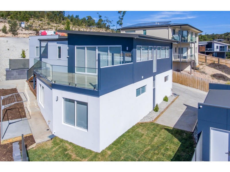 1/8 Vienne Drive, Howrah TAS 7018