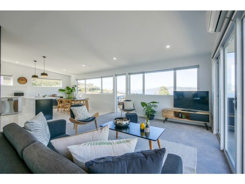 1/8 Vienne Drive, Howrah TAS 7018