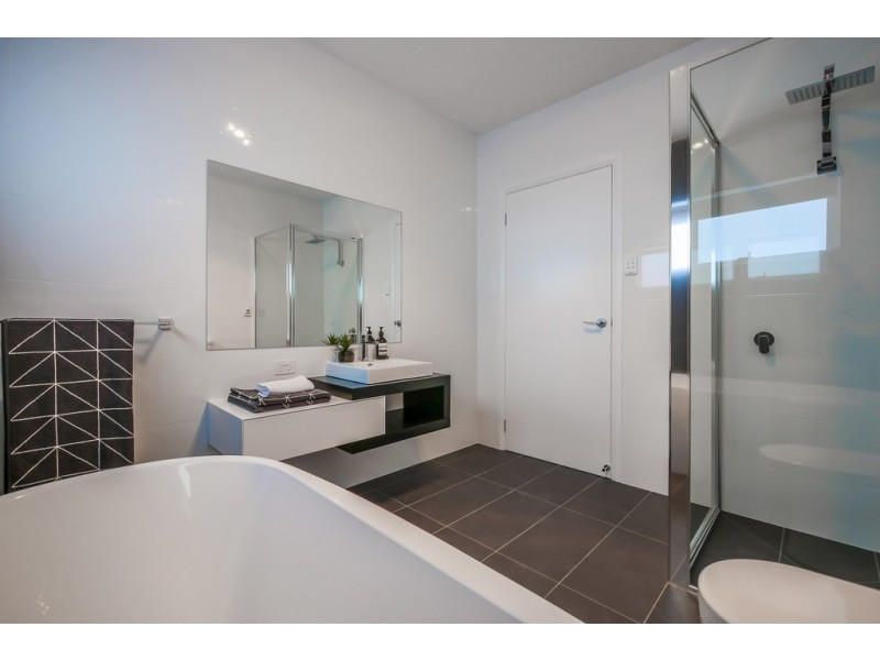 1/8 Vienne Drive, Howrah TAS 7018