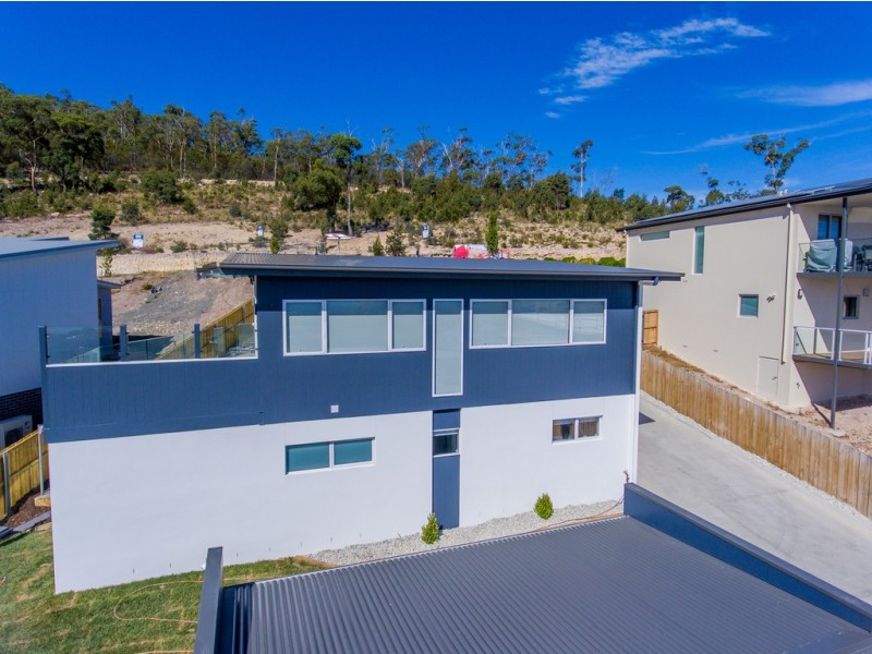 1/8 Vienne Drive, Howrah TAS 7018