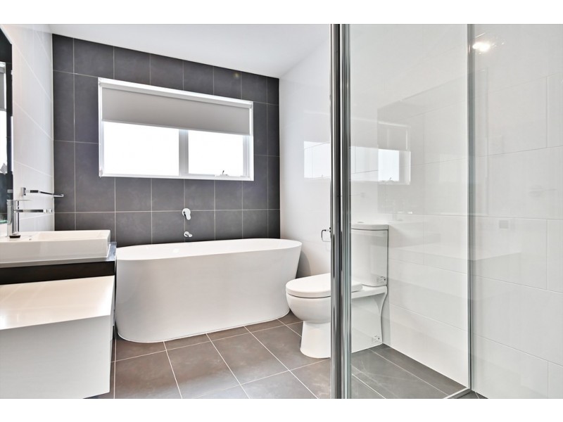 3/8 Vienne Drive, Howrah TAS 7018