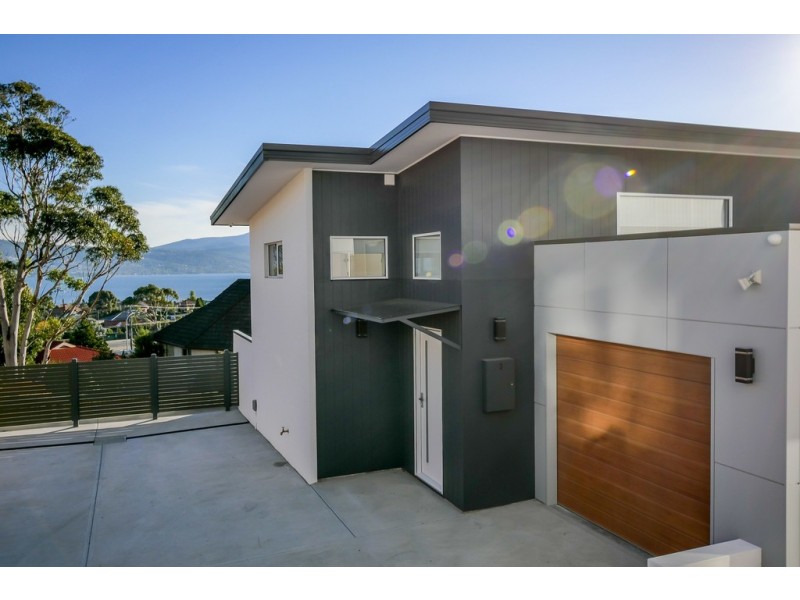 3/8 Vienne Drive, Howrah TAS 7018