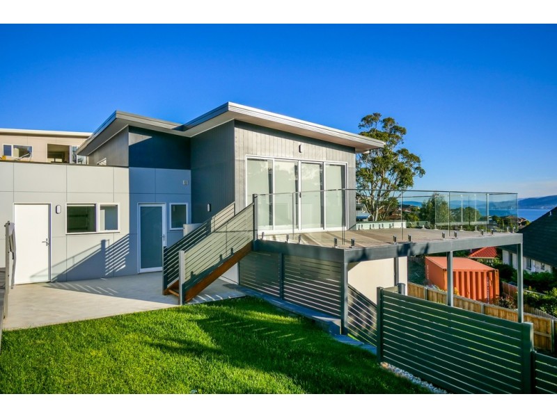 3/8 Vienne Drive, Howrah TAS 7018