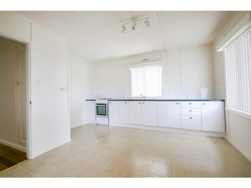 6 Curlew Parade, Claremont TAS 7011