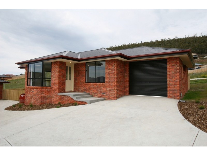1/142 Branscombe Road, Claremont TAS 7011