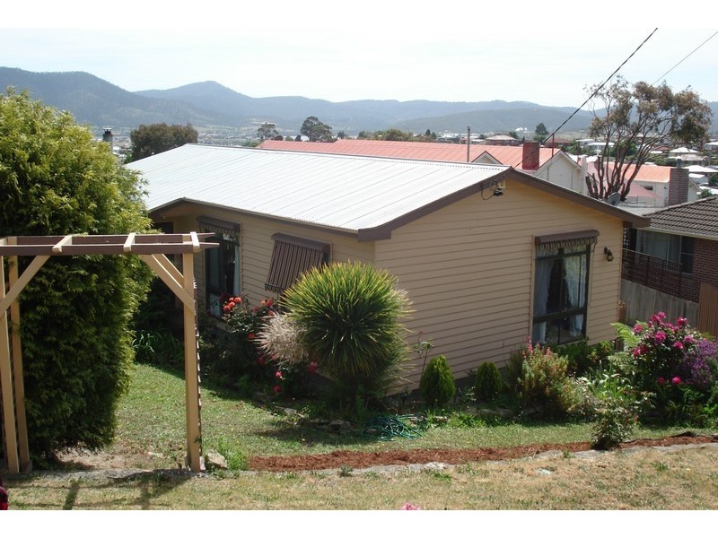 25 Hudson Crescent, Glenorchy TAS 7010