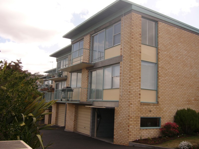 10/10 Ballawinnie Road, Lindisfarne TAS 7015