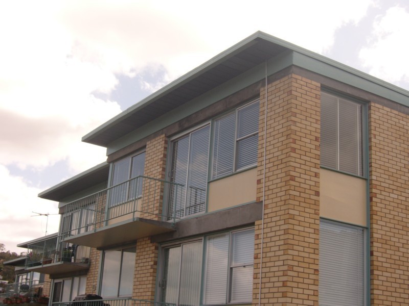 10/10 Ballawinnie Road, Lindisfarne TAS 7015