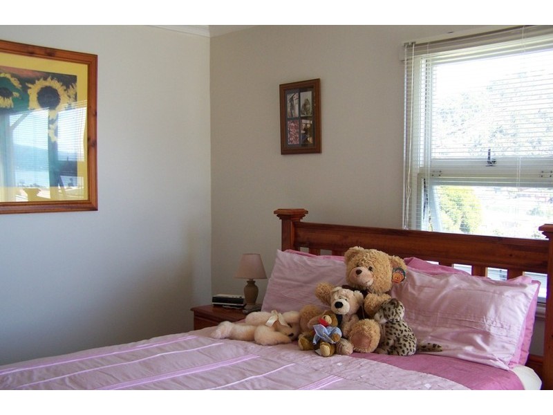 10 Oakbank Avenue, Montrose TAS 7010