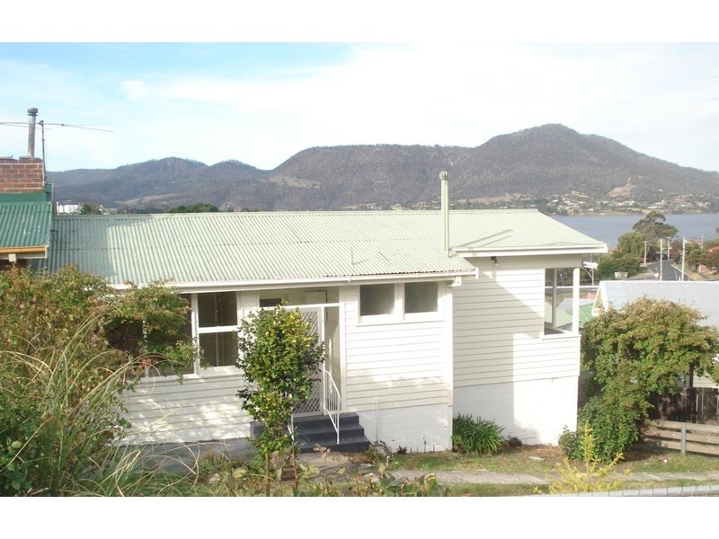 15 Pekurn Crescent, Berriedale TAS 7011