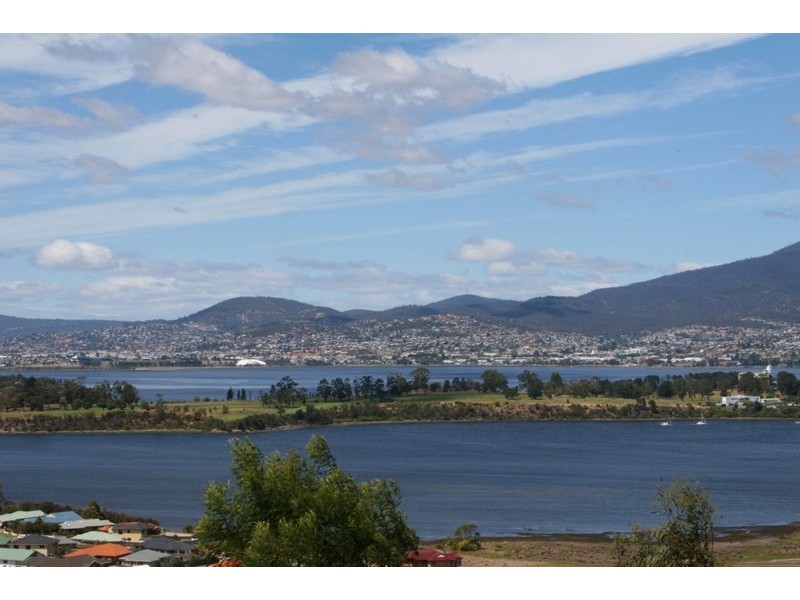 8 Whitegum Place, Old Beach TAS 7017