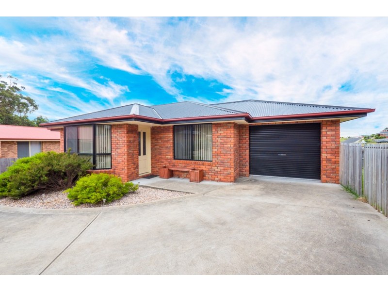 2/142 Branscombe Road, Claremont TAS 7011