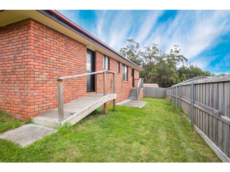2/142 Branscombe Road, Claremont TAS 7011