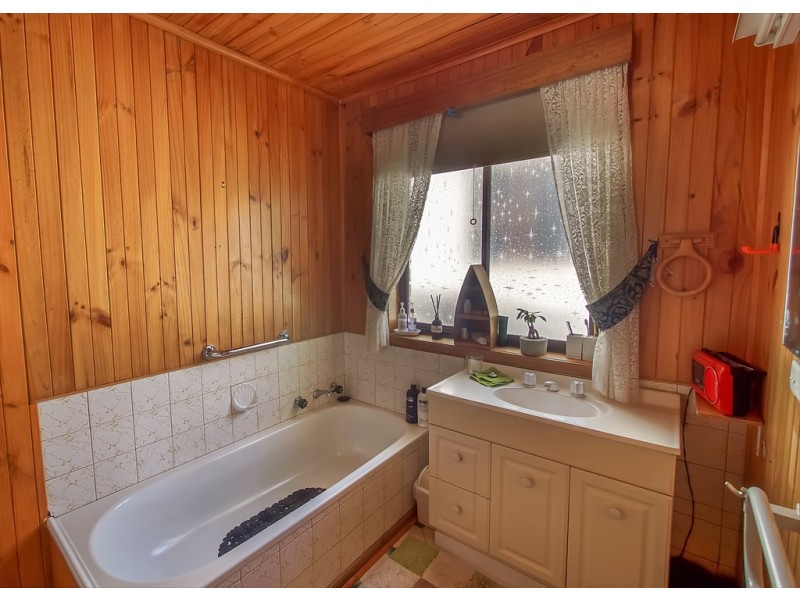 8 Cheviot Road, West Moonah TAS 7009