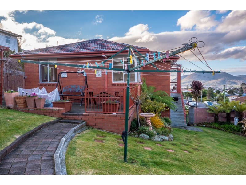 32 Hudson Crescent, Glenorchy TAS 7010