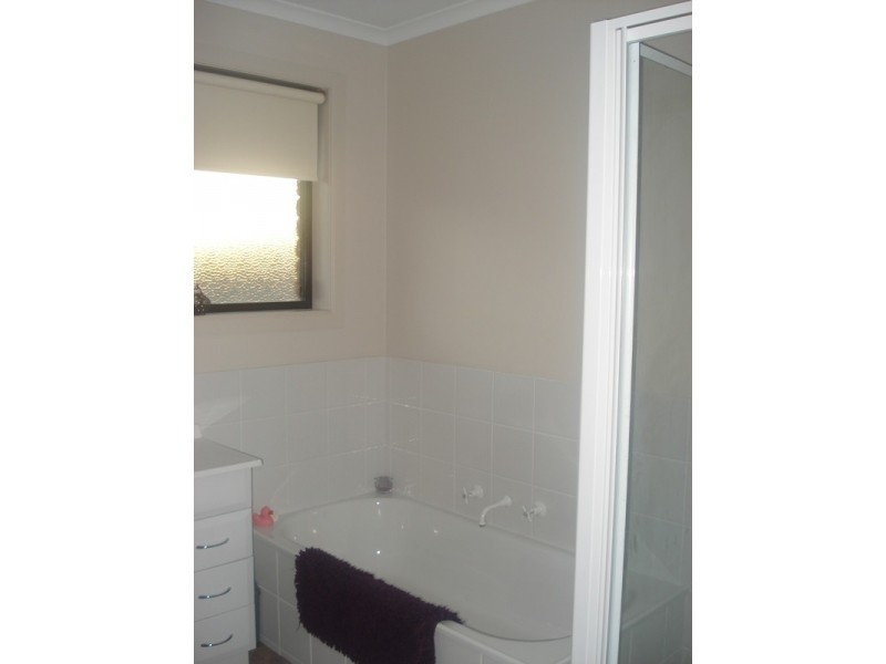 2/2 Roslyn Court, Brighton TAS 7030