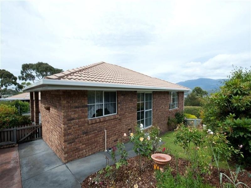3/135 Malunna Road, Lindisfarne TAS 7015