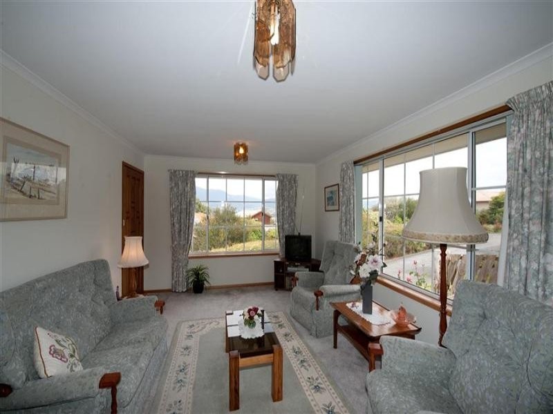 3/135 Malunna Road, Lindisfarne TAS 7015