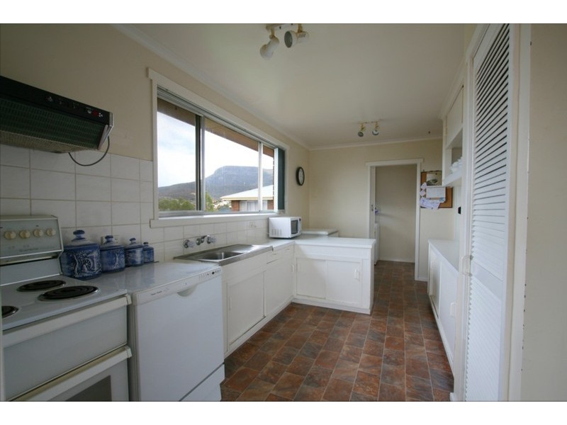 11 England Ave, Montrose TAS 7010