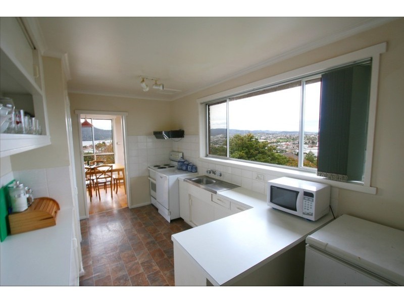 11 England Ave, Montrose TAS 7010