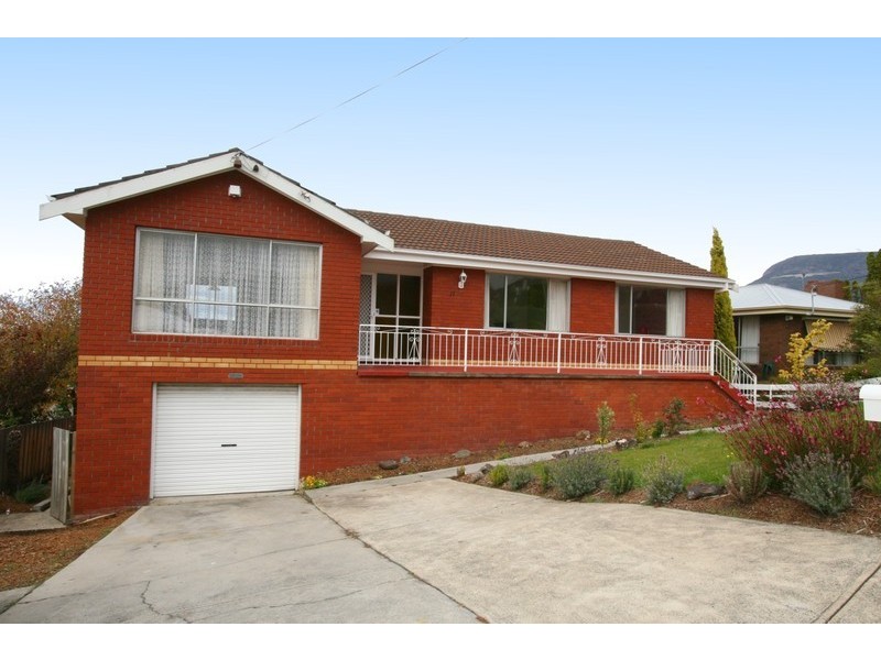 11 England Ave, Montrose TAS 7010