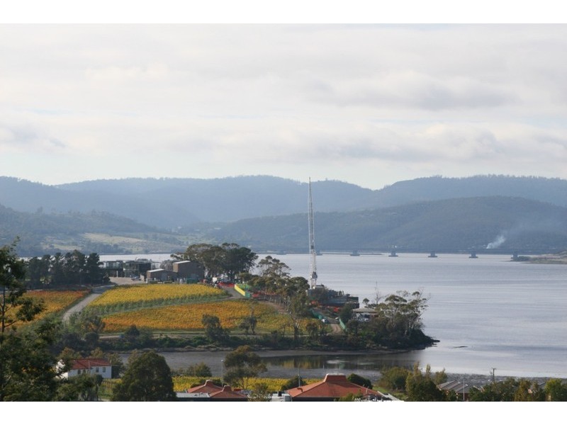 13 Kinarra Crescent, Berriedale TAS 7011