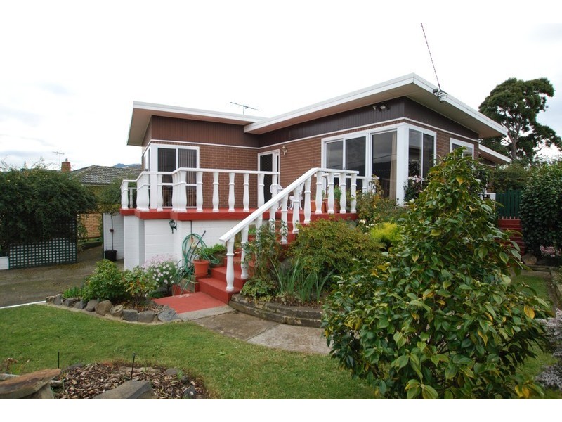 8 Riverside Drive, Bridgewater TAS 7030