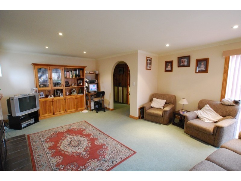 8 Riverside Drive, Bridgewater TAS 7030