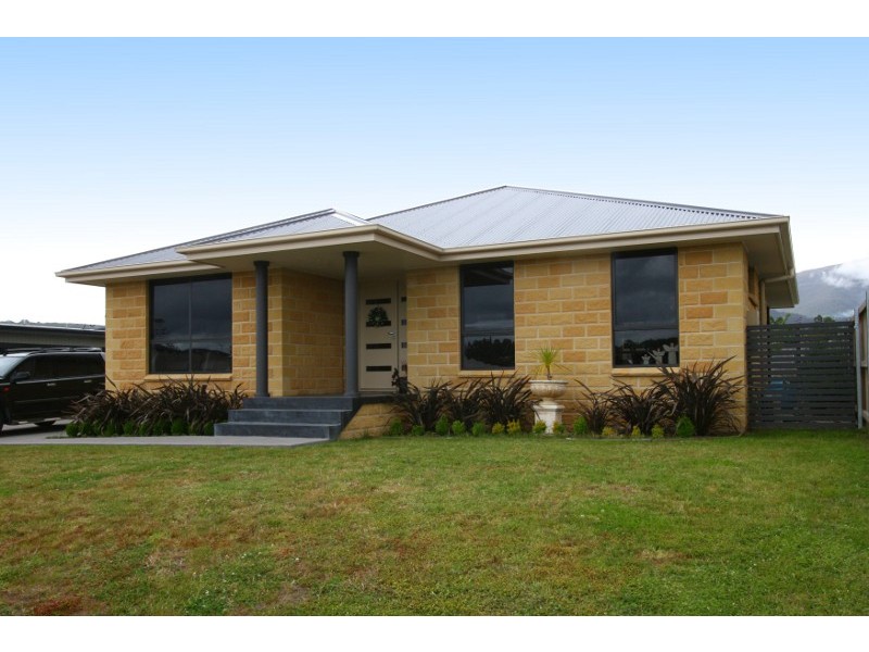 20 Queens Parade, Kingston TAS 7050