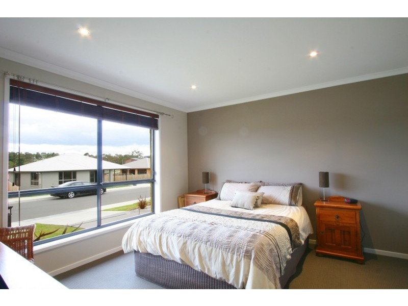 20 Queens Parade, Kingston TAS 7050