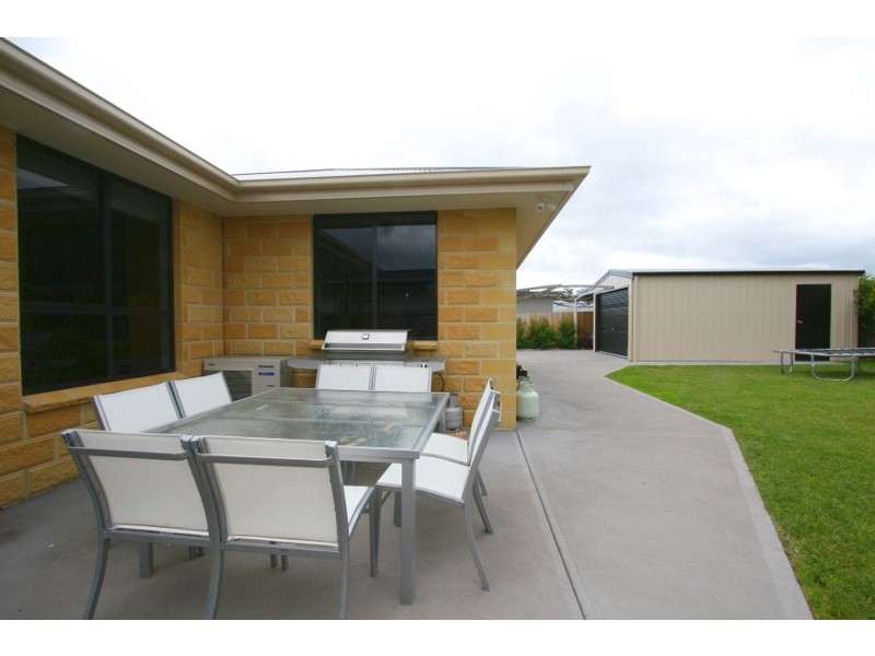 20 Queens Parade, Kingston TAS 7050