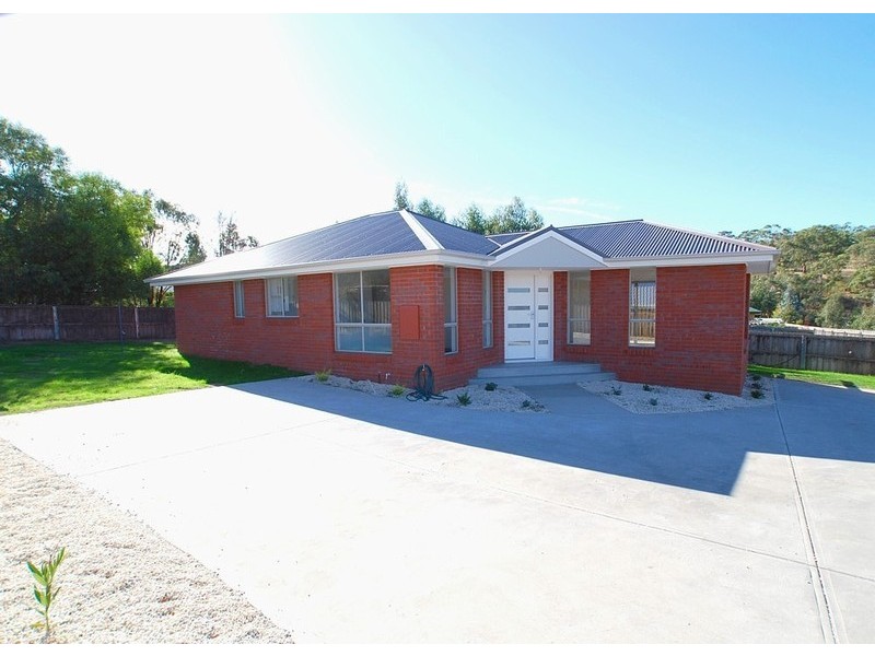 2/8  Ford Road, Brighton TAS 7030