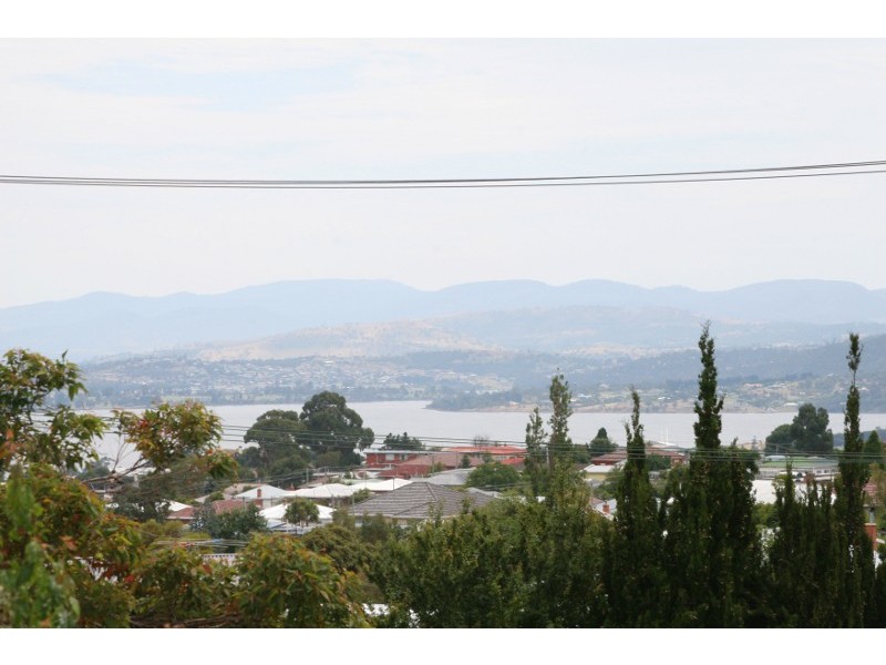 25 Corinda Grove, West Moonah TAS 7009