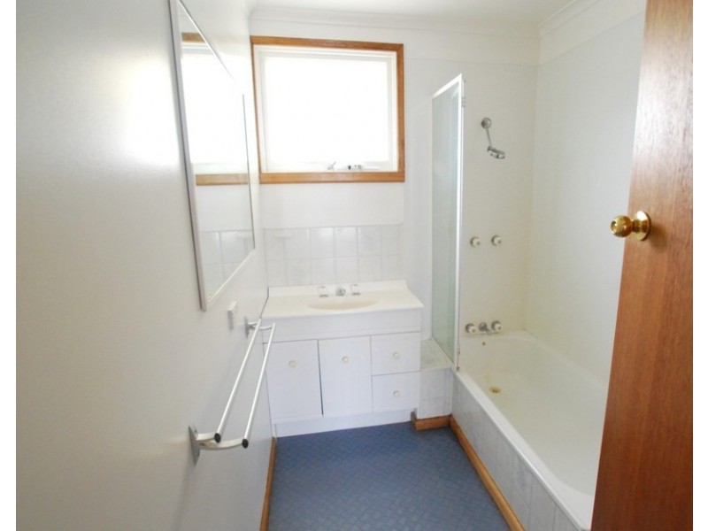 8 Spring Street, Claremont TAS 7011