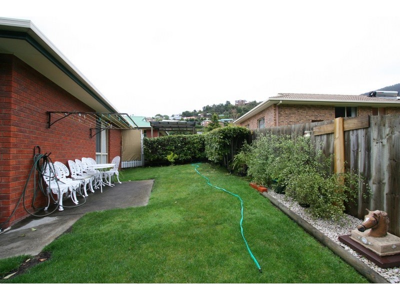 2/147 Pitcairn Street, Montrose TAS 7010