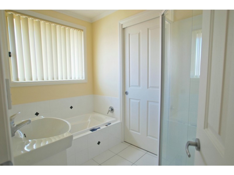 2/9 Lucas Place, Brighton TAS 7030