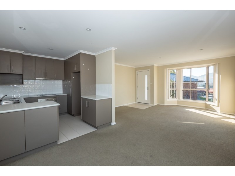 8/1-3 Leighland Road, Claremont TAS 7011