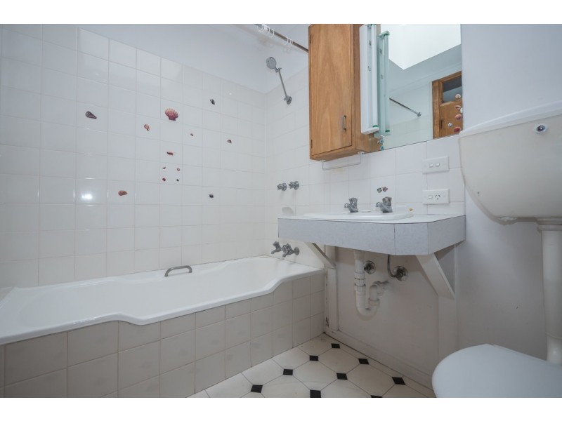 10/10 Ballawinnie Road, Lindisfarne TAS 7015