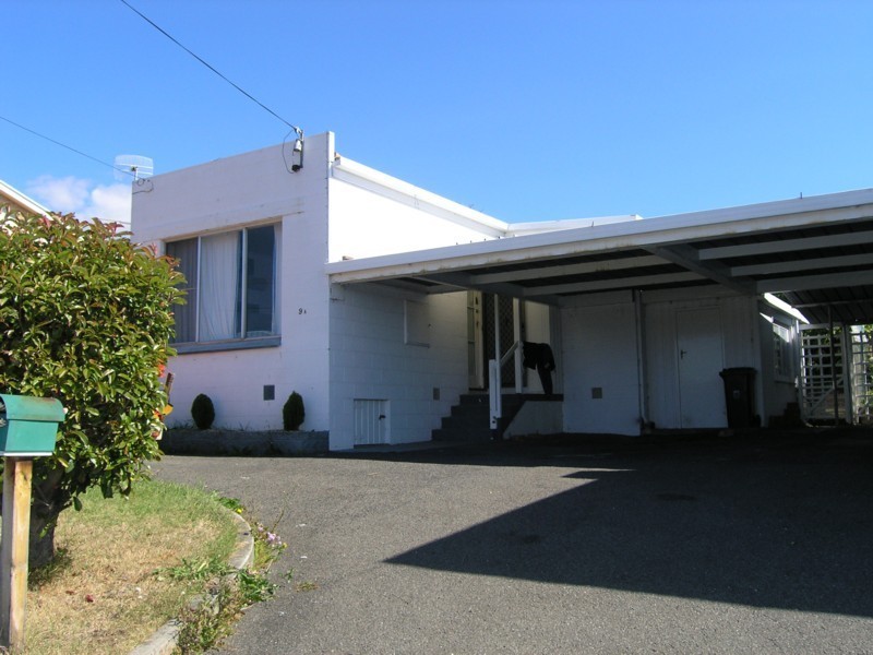 9A Girvan Avenue, New Town TAS 7008