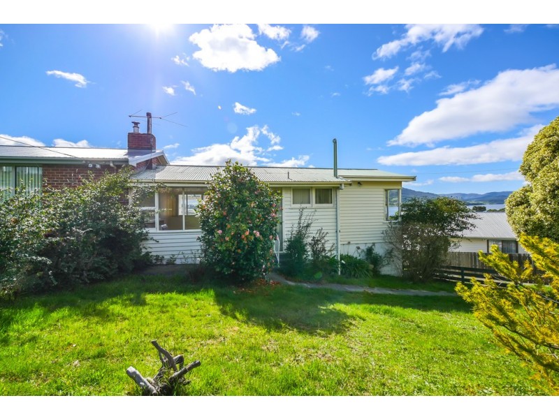 15 Pekurn Crescent, Berriedale TAS 7011